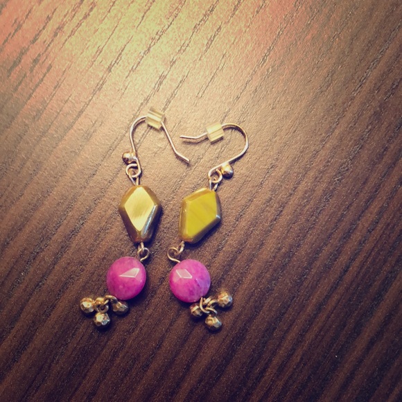 Earrings - Picture 1 of 2